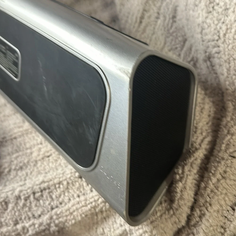 Apple iPhone ihome speaker with wall plug minor scratches - preowned SEE PICS